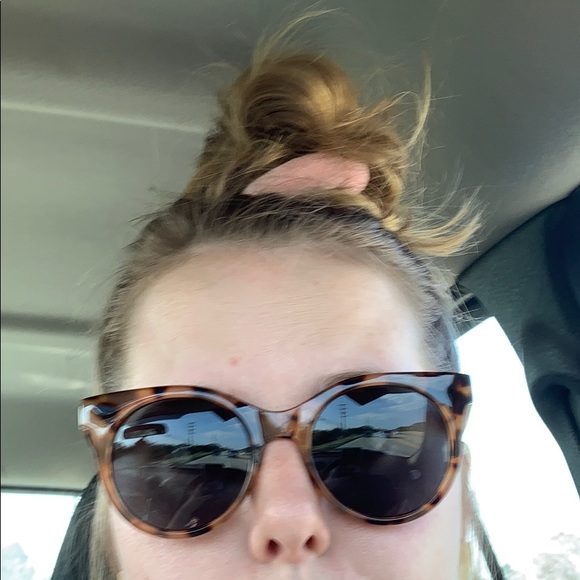 Meet your Posher, Alexis - Picture 1 of 1